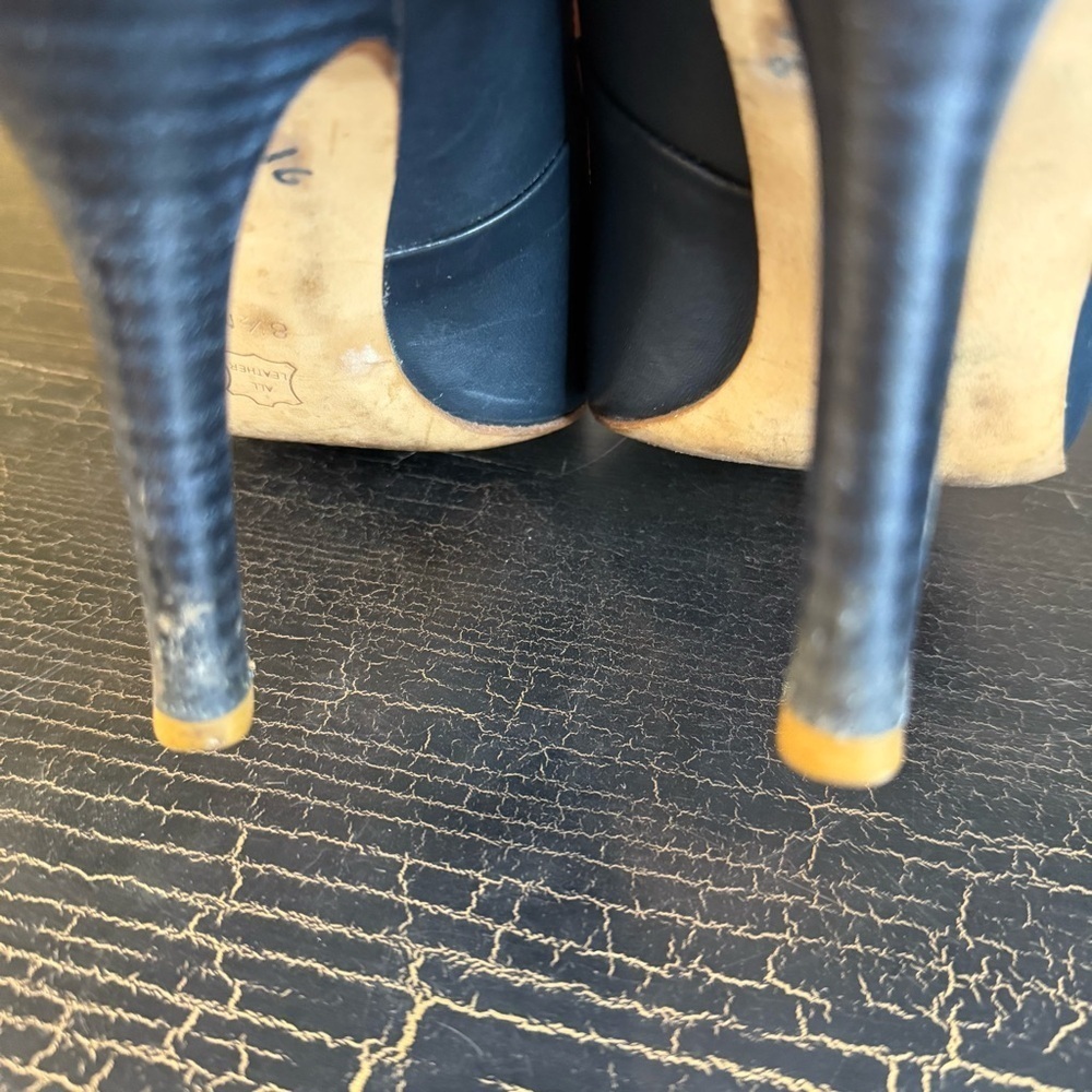 Tory Burch Navy Heels with Bow Accent - Picture 8 of 8